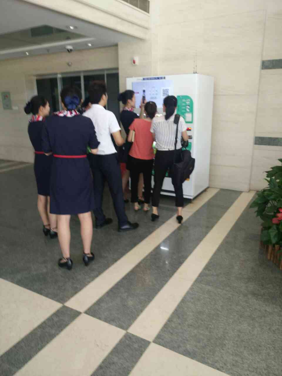 自動(dòng)售貨機，自助販賣(mài)機，富宏智能售貨機